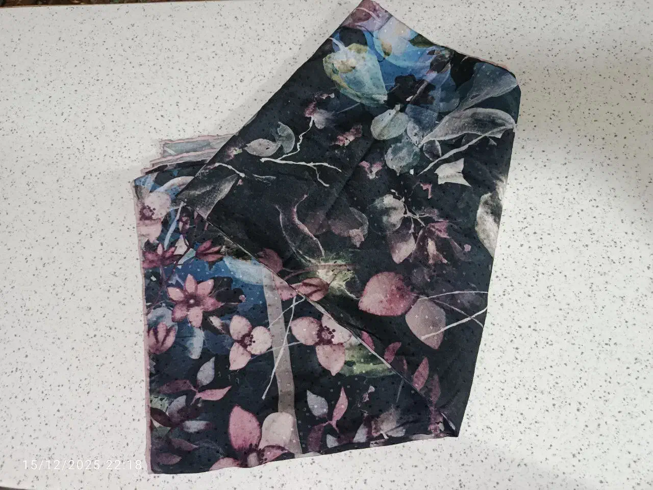 روسری سرمه ای رنگ نو|لباس|قم, علی آباد سعدگان|دیوار