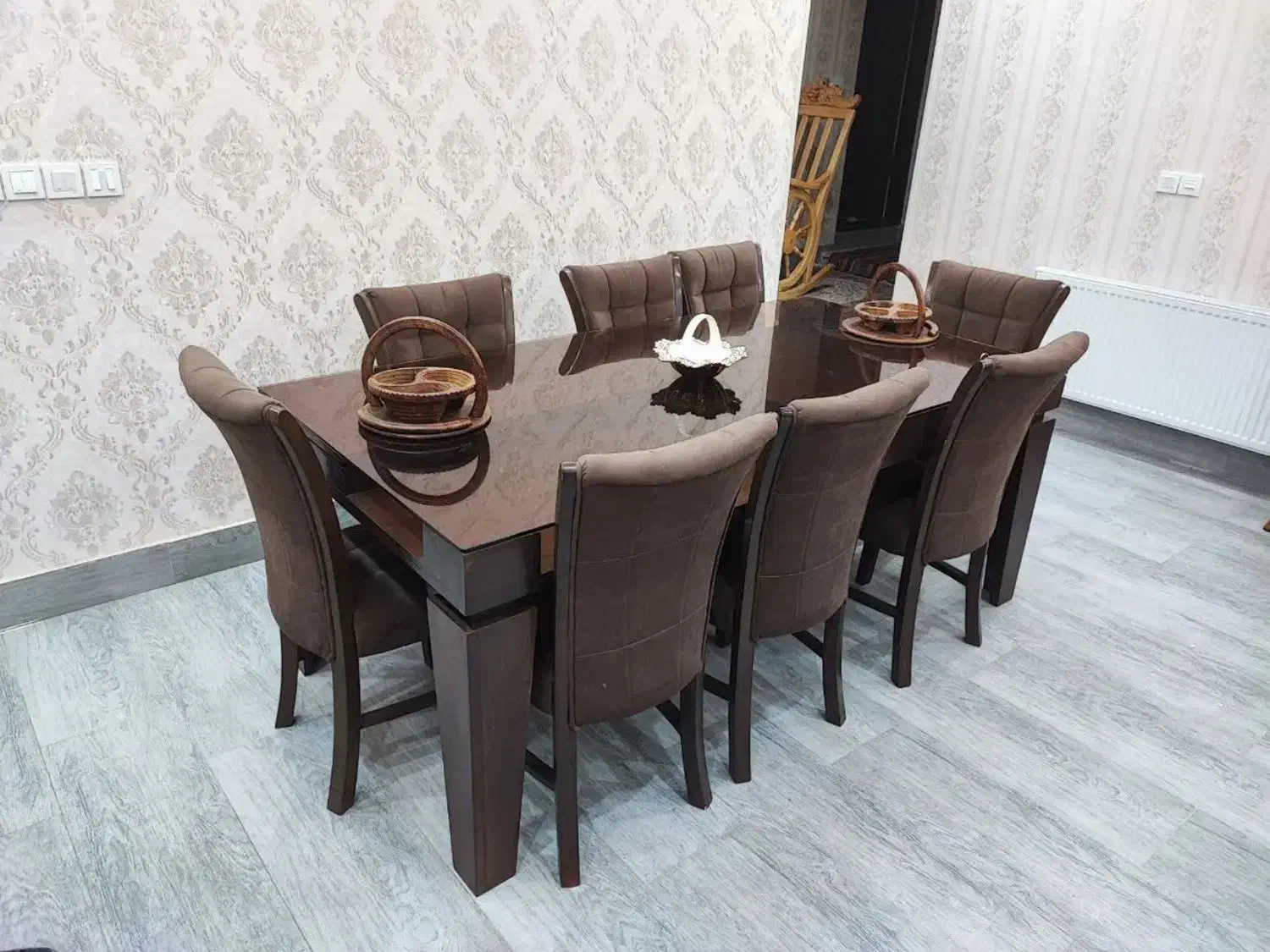 میز غذاخوری هشت نفره چوبی کلاسیک|میز و صندلی غذاخوری|شاهین دژ, |دیوار