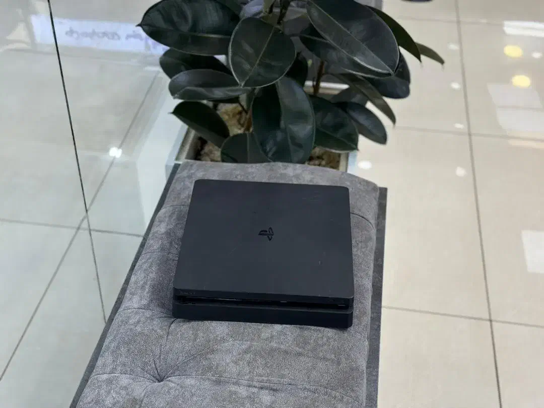 کنسول بازی ps4  دو دسته فول بازی بدون پیش پرداخت|کنسول، بازی ویدئویی و آنلاین|اصفهان, مفتح|دیوار