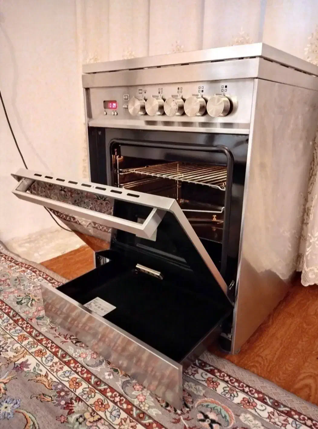 اجاق گازایتالیایی4شعله- فردار- مارک آپکس|اجاق گاز و لوازم برقی پختوپز|کاشان, شهرک خاتم الانبیا (مسکن ملی کاشان)|دیوار