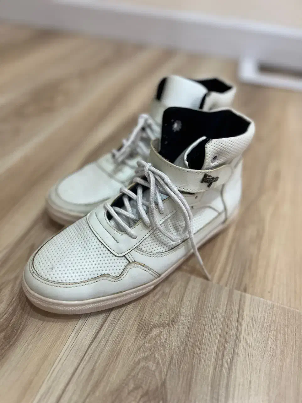 کفش کتونی چرمی سایز ۳۸|کیف، کفش، کمربند|تهران, سازمان آب|دیوار