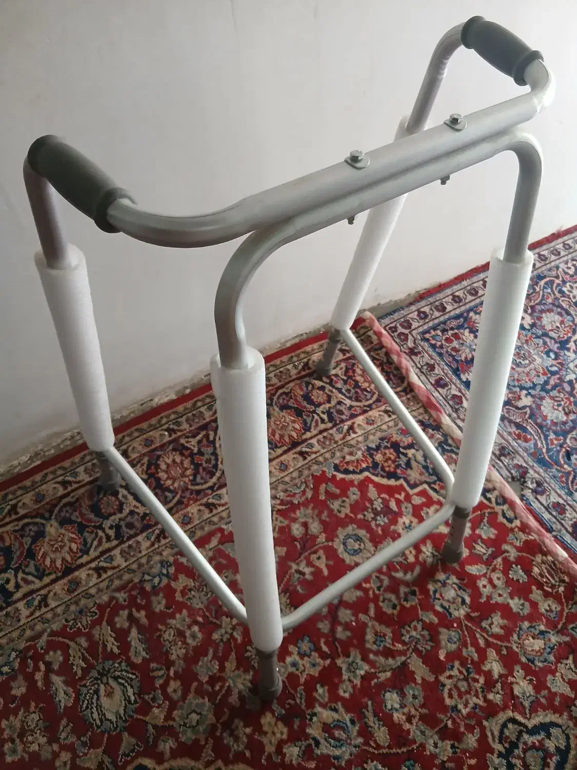 واکر نو|پزشکی|دماوند, گیلاوند|دیوار