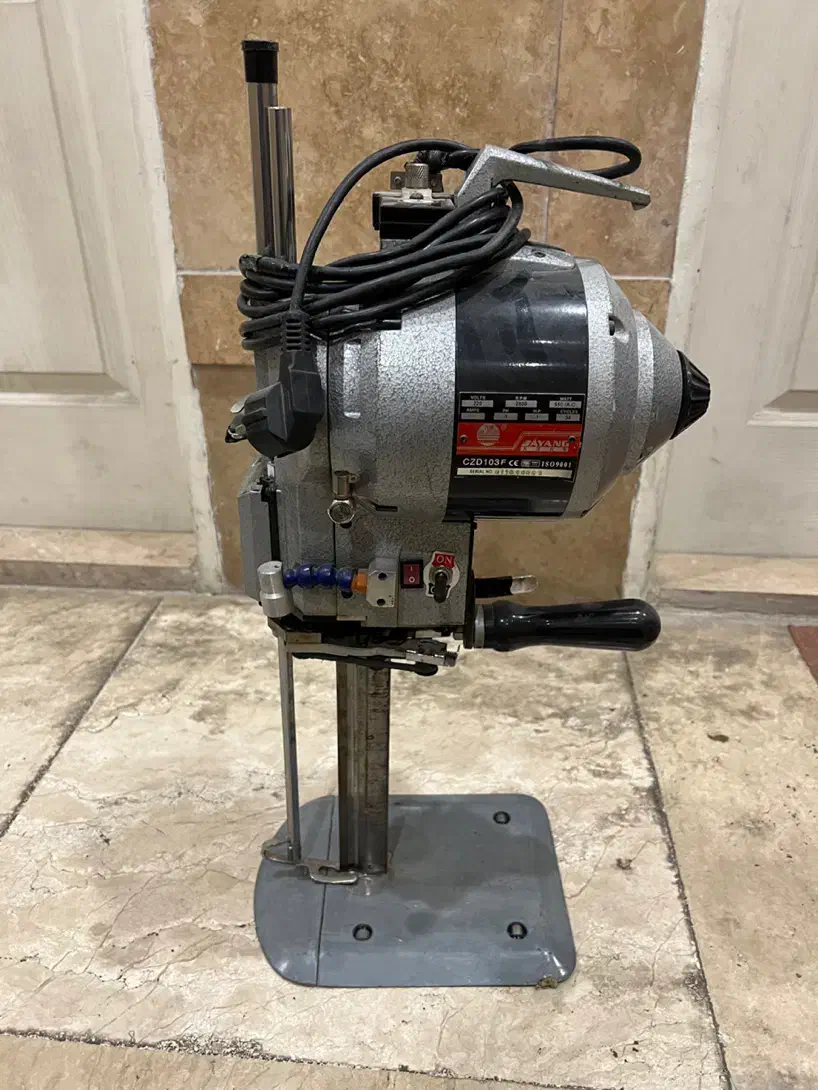 قیچی برقی دایانگ سایز ۱۰ چراغ دار|لوازم خیاطی و بافتنی|تهران, یوسفآباد|دیوار