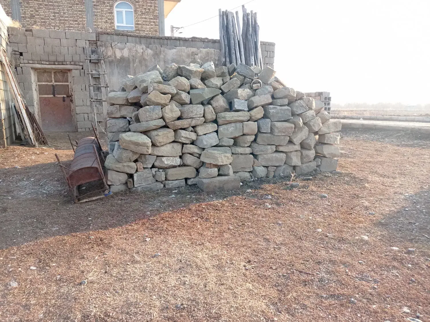 سنگ پی . ادرس مرگور ، روستای برازان|مصالح و تجهیزات ساختمان|سیلوانه, |دیوار