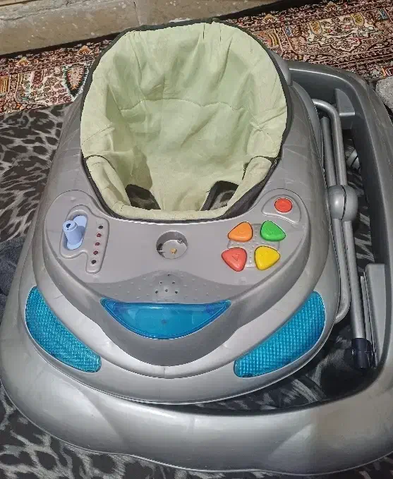 تاب سایز بزرگ و روروک کارکرده|اسباب و اثاث بچه|ایلام, |دیوار