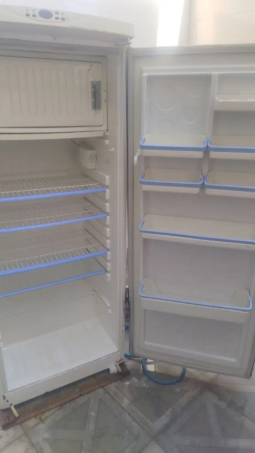 یک عدد یخچال|یخچال و فریزر|داراب, |دیوار