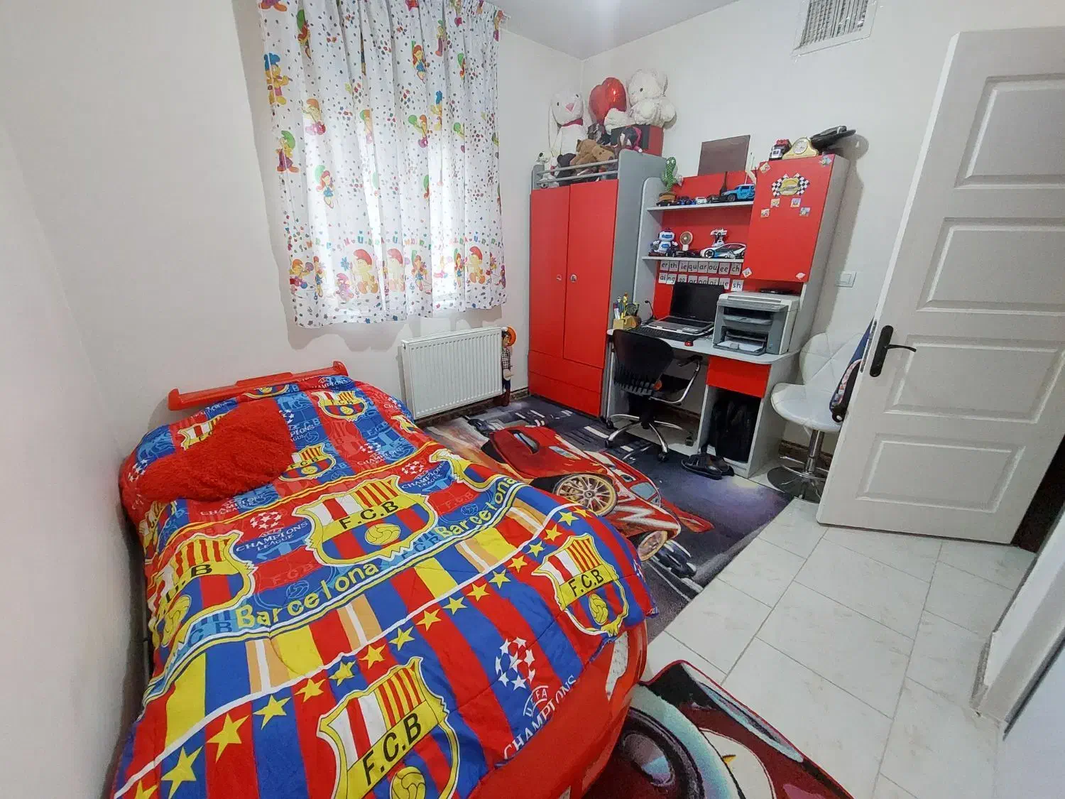 تخت ماشینی  کمد و میز تحریر و تشک|تخت و سرویس خواب|پردیس, فاز ۱۱|دیوار