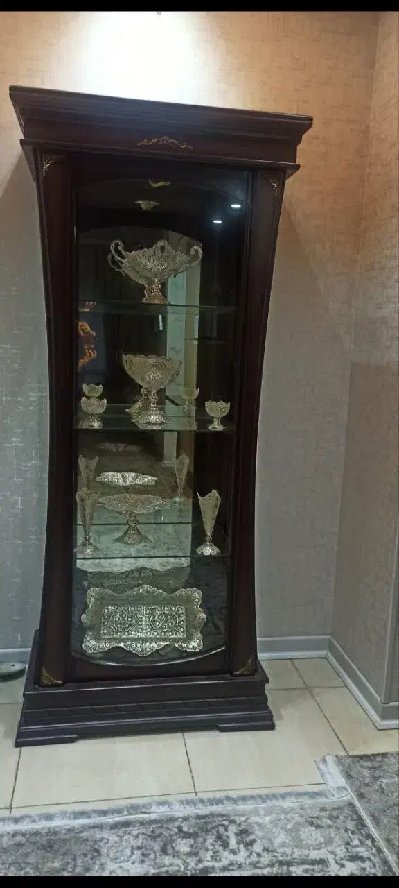 ویترین در حد نو|بوفه، ویترین، کنسول|فولادشهر, C1|دیوار