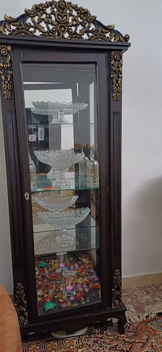 ویترین در حد نو تمیز بدون مشکل|بوفه، ویترین، کنسول|رشت, یخسازی|دیوار