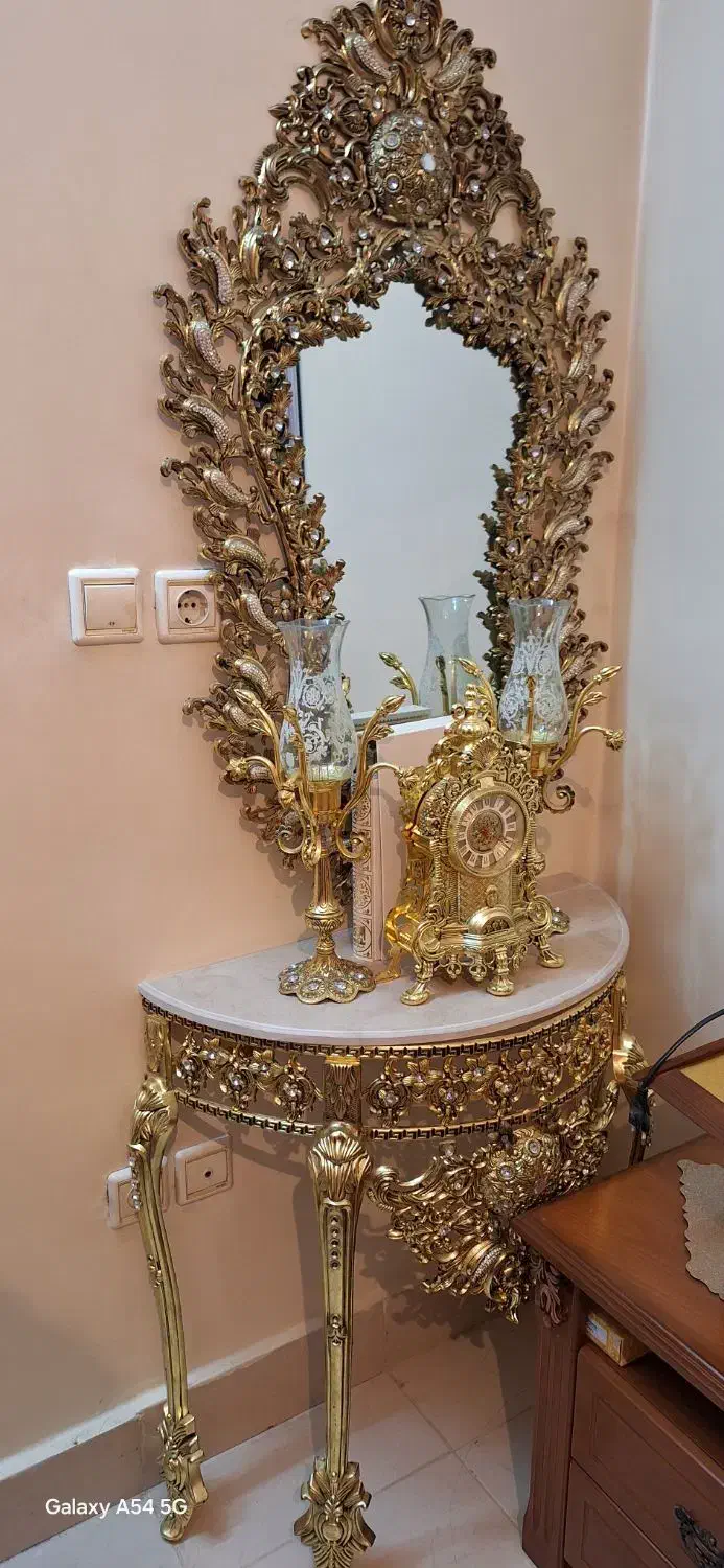 آینه و شمعدان در حدنو|آینه|الوند, |دیوار