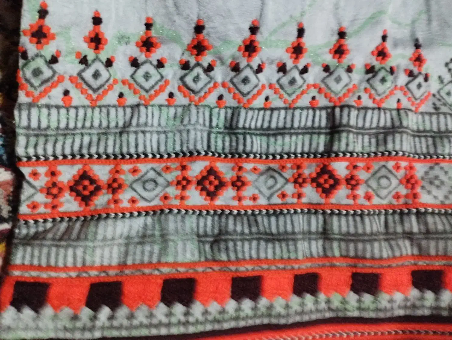 دانوک و پروک دوچین|لباس|ایرانشهر, |دیوار