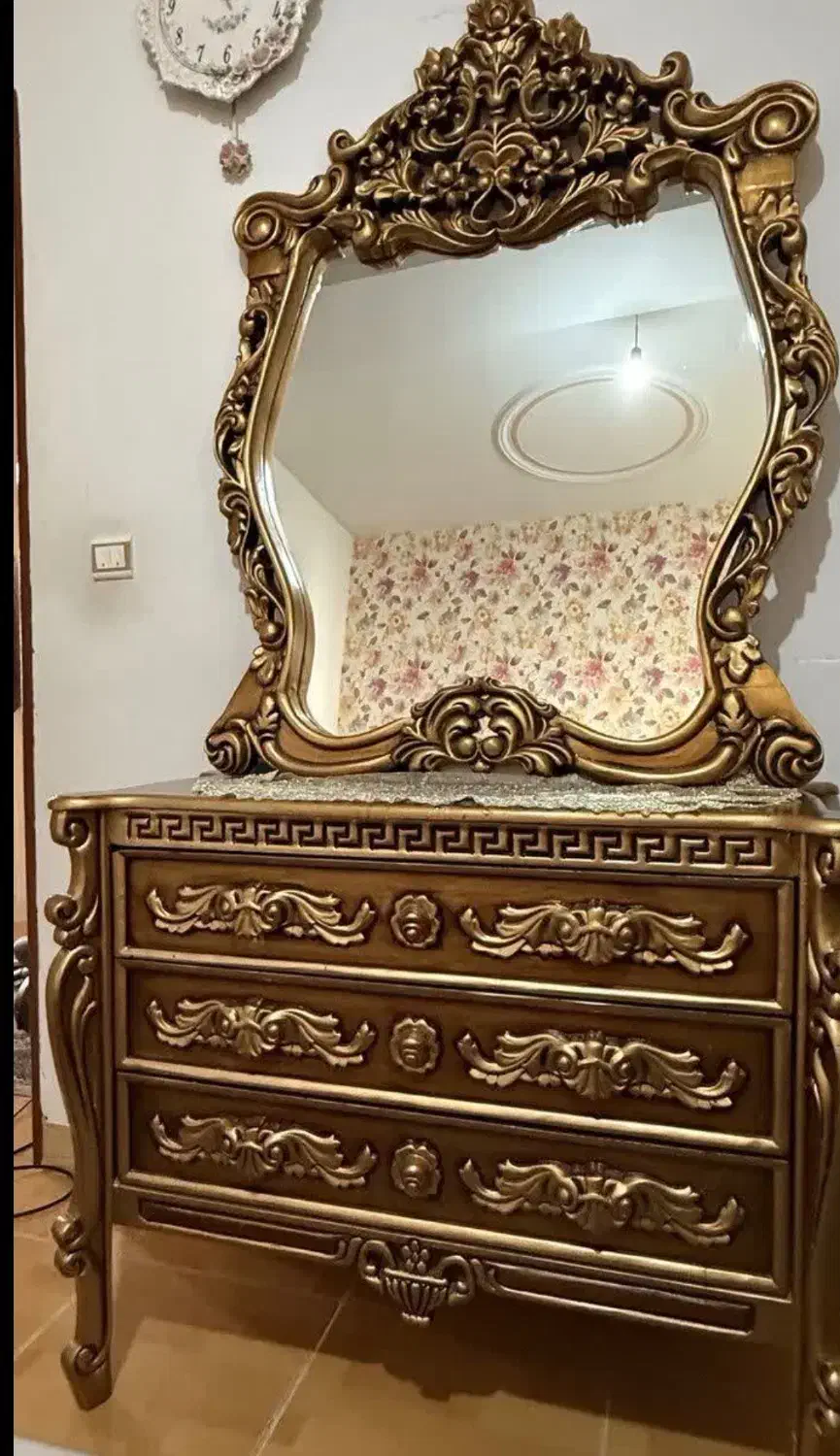 سرویس خواب|تخت و سرویس خواب|صومعه‌سرا, |دیوار