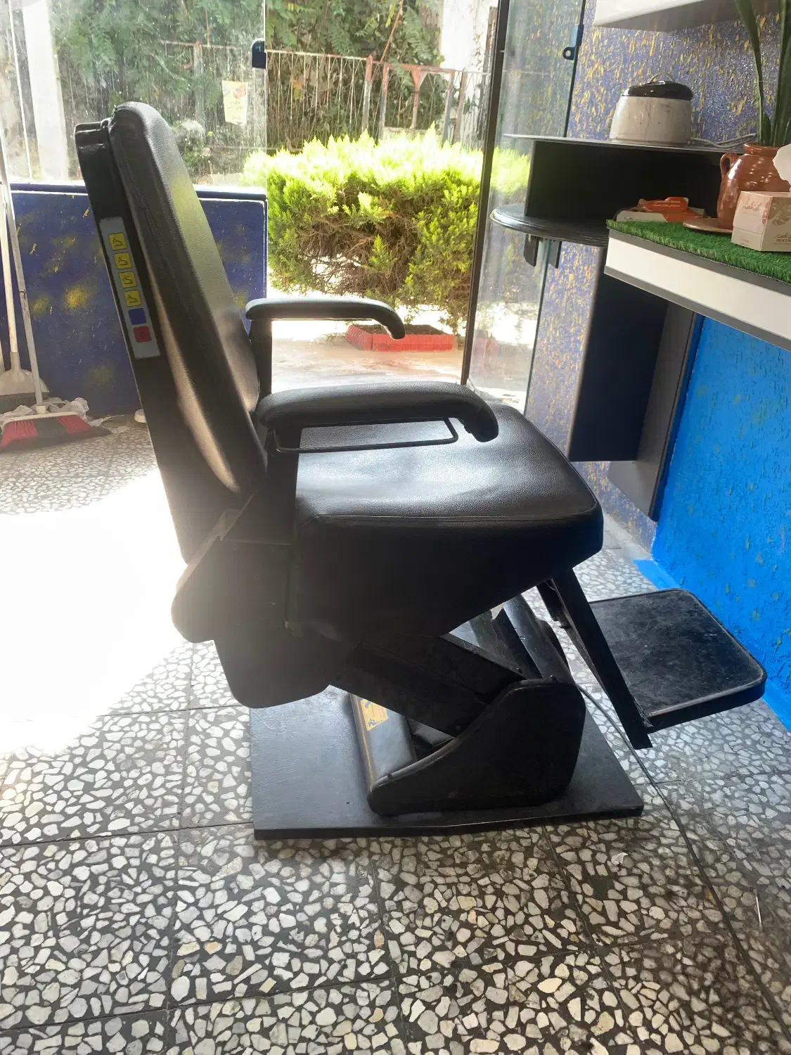 صندلی برقی|آرایشگاه و سالن‌های زیبایی|محمودآباد, |دیوار