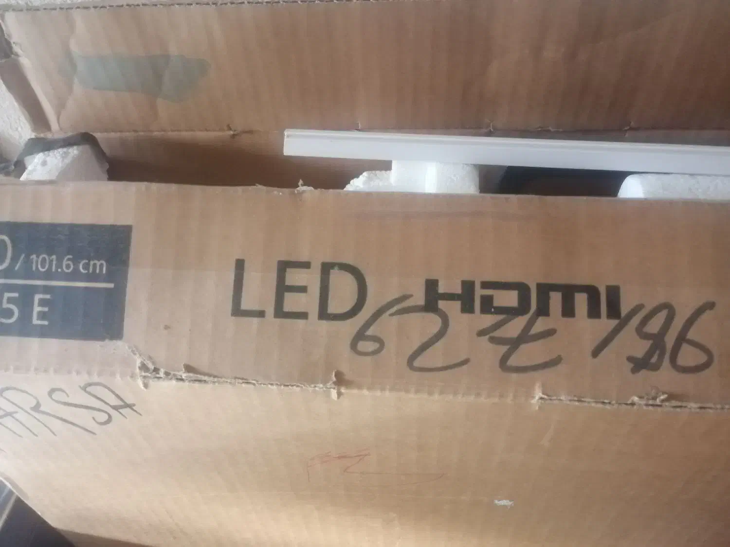 سونی 40 اینچ صفحش ضربه خورده|تلویزیون و پروژکتور|بوشهر, |دیوار