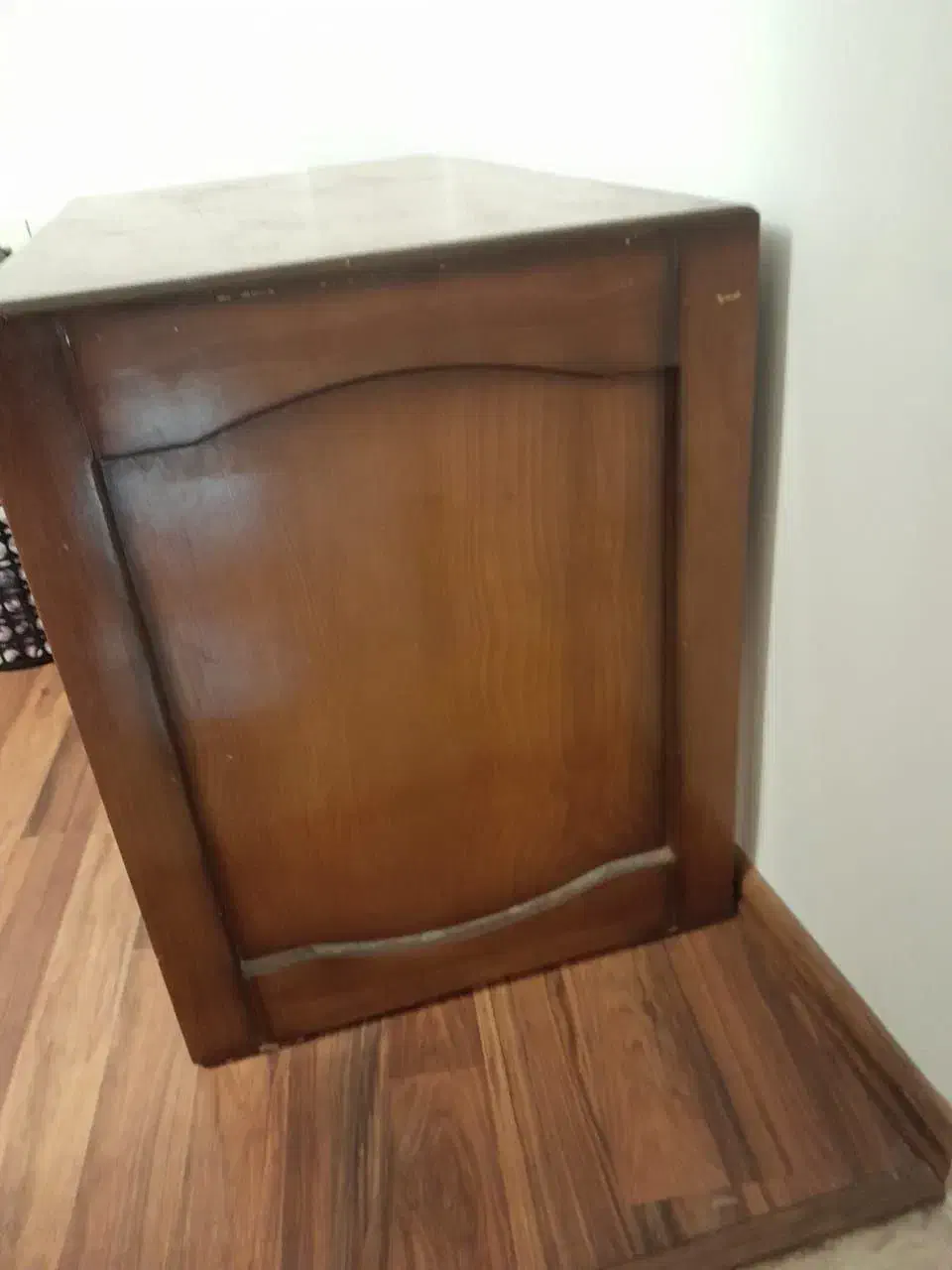 میز تلویزیون+میز تحریر+صندلی چرخدار+کمد دو تیکه|صندلی و نیمکت|رشت, پیرسرا|دیوار