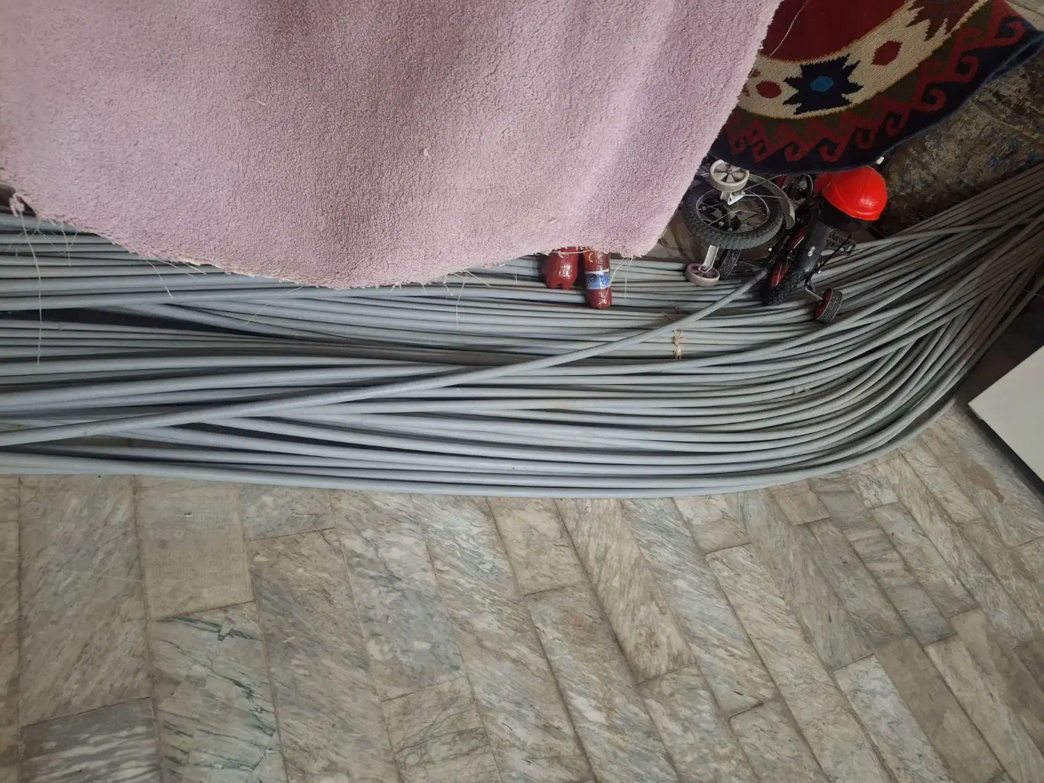 لوله برق به تعداد ۸۰ شاخه|مصالح و تجهیزات ساختمان|دلیجان, |دیوار