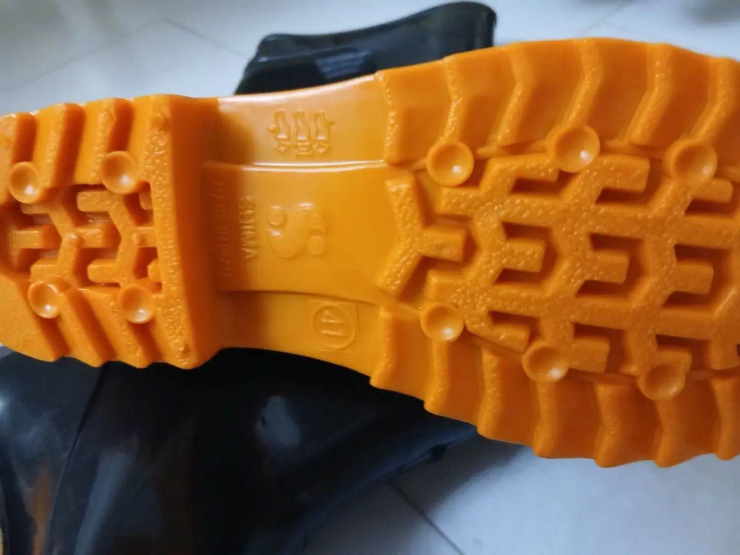 چکمه|کیف، کفش، کمربند|زنجان, |دیوار