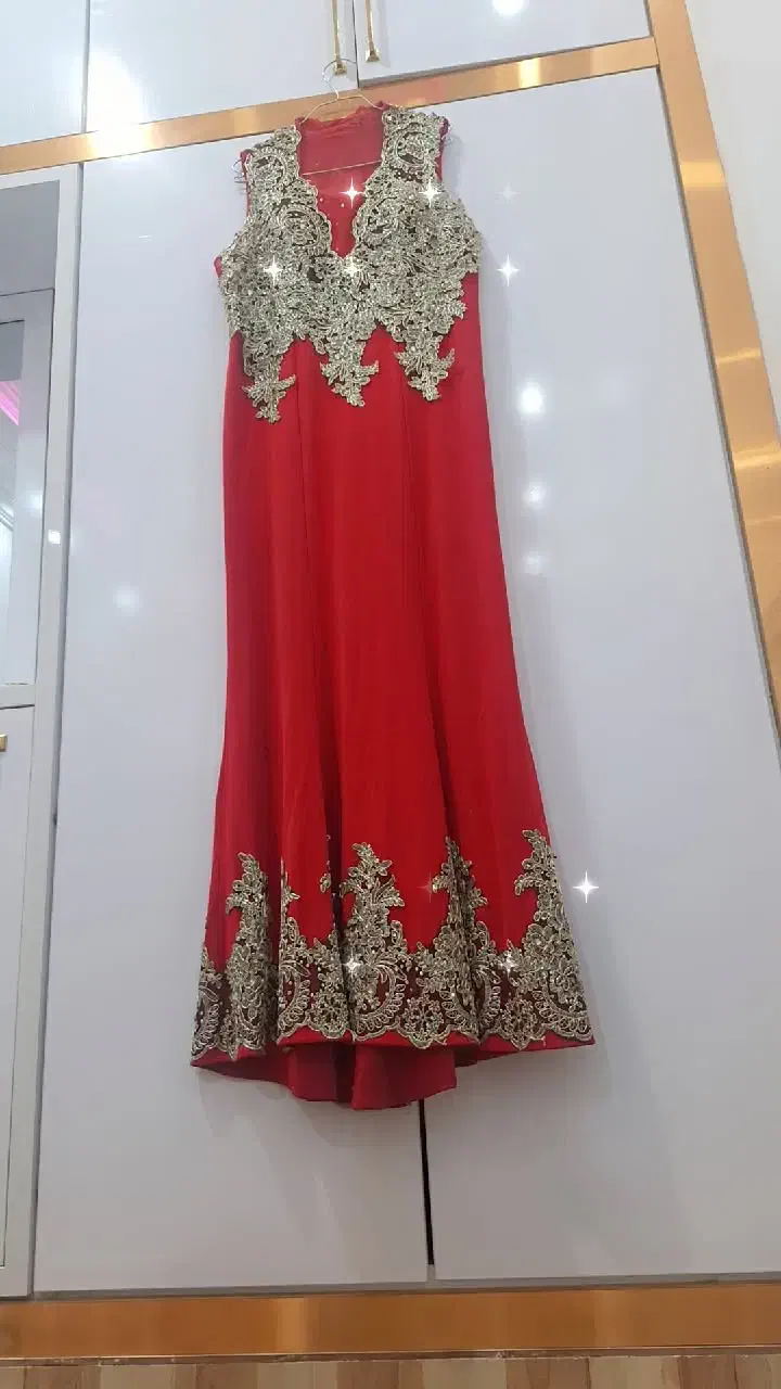 لباس مجلسی|لباس|چغادک, |دیوار