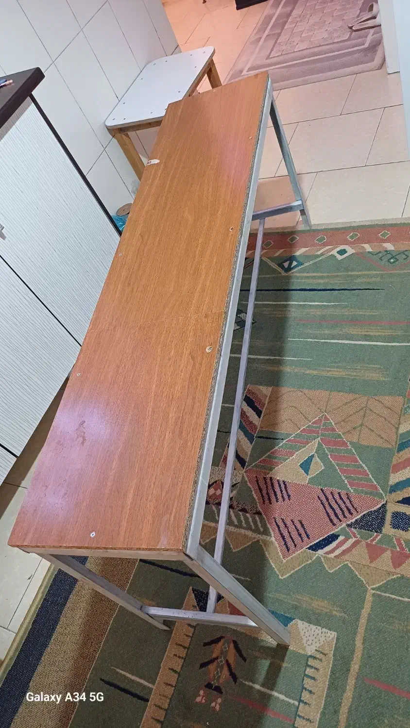 نیمکت|صندلی و نیمکت|پردیس, فاز ۳|دیوار