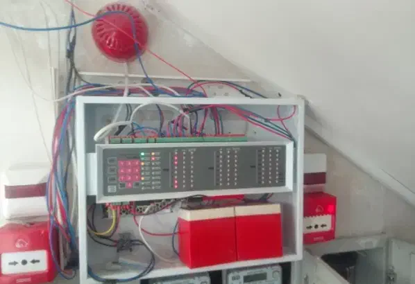 برق کاری،سیم کشی،لاین نوری،هالوژن،اعلان حریق|خدمات پیشه و مهارت|زنجان, |دیوار