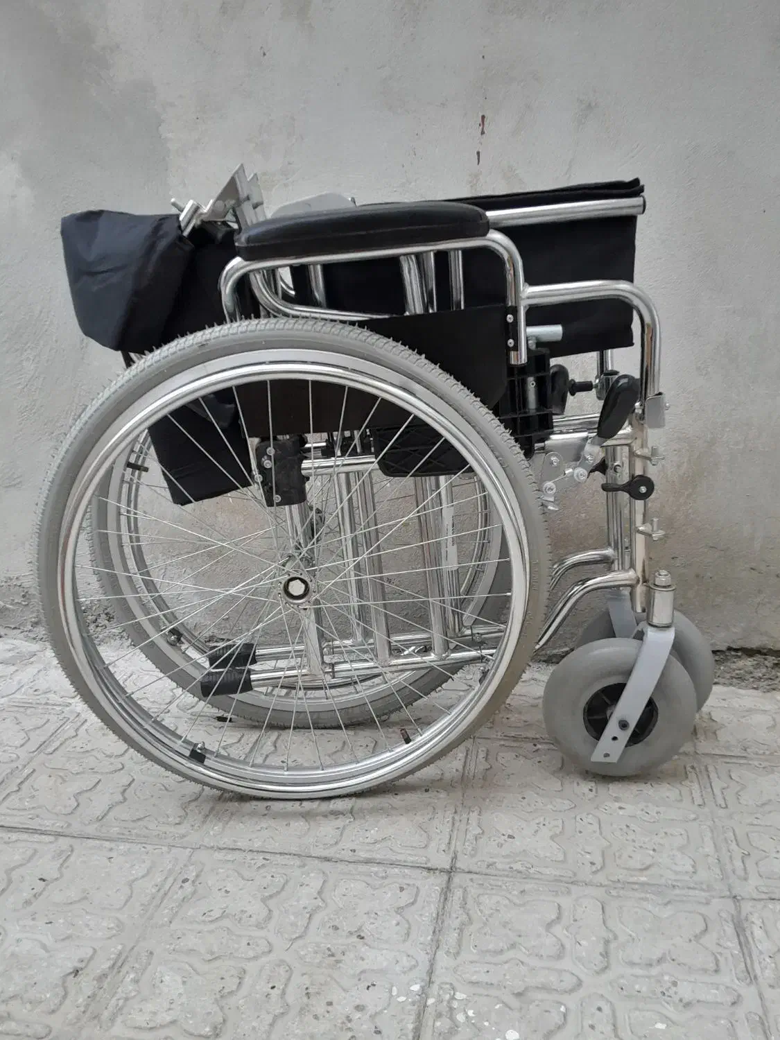 ویلچر ایران بهکار نونو داخل کارتون|پزشکی|کنگاور, |دیوار