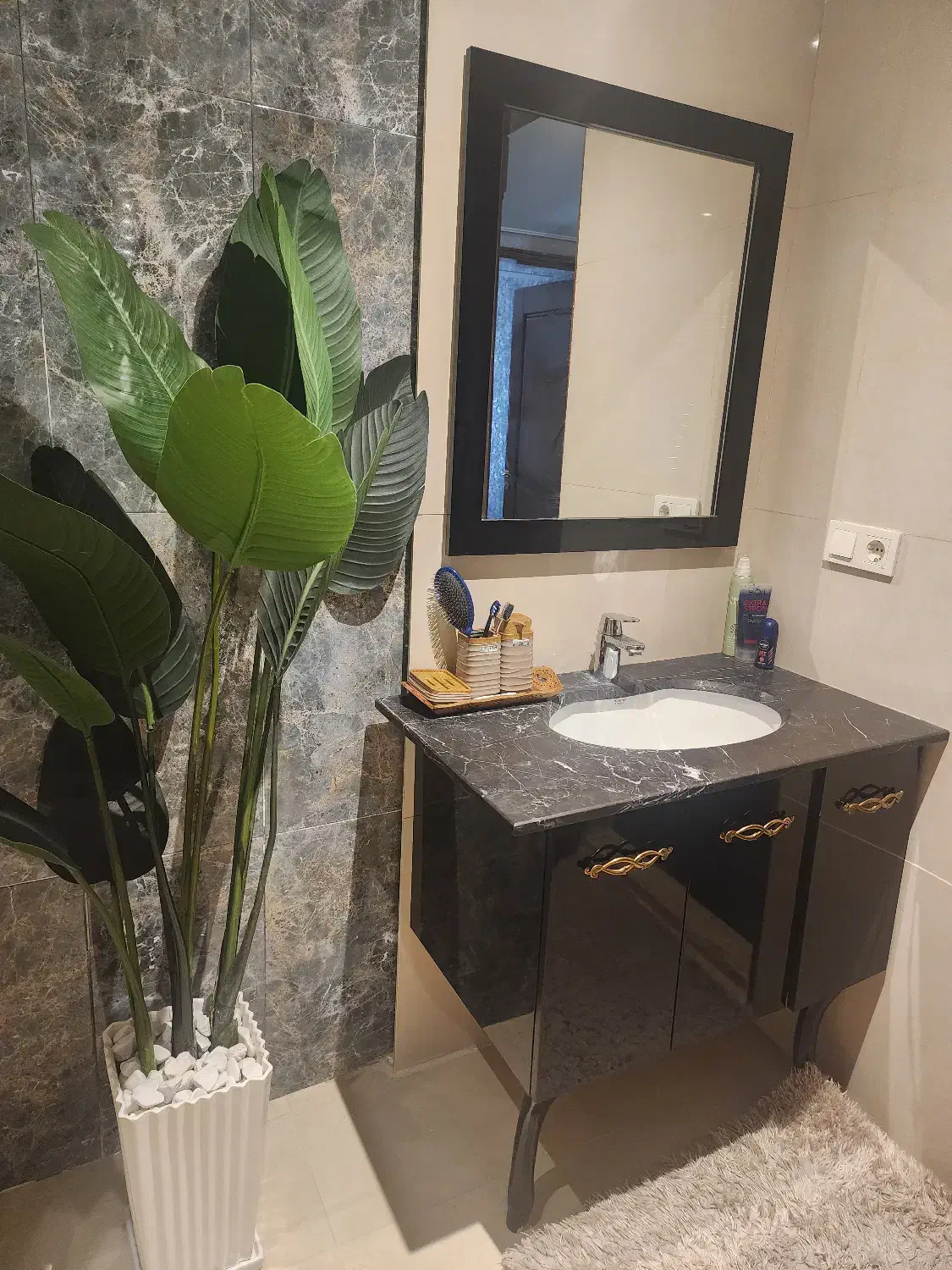 درختچه مصنوعی و روشویی کابینتی|گل مصنوعی|تهران, پاسداران|دیوار