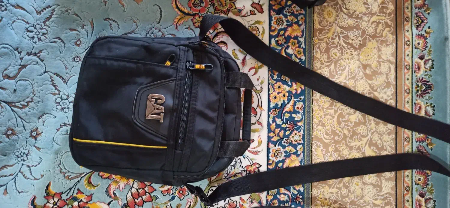 سه تا کیف تمیز در حد.سه تاش۳۰۰|کیف، کفش، کمربند|اشتهارد, |دیوار