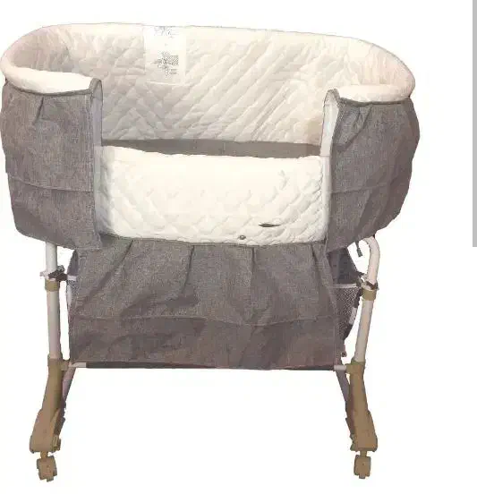 گهواره تخت|تخت و صندلی بچه|قدس, شهر‌قدس|دیوار