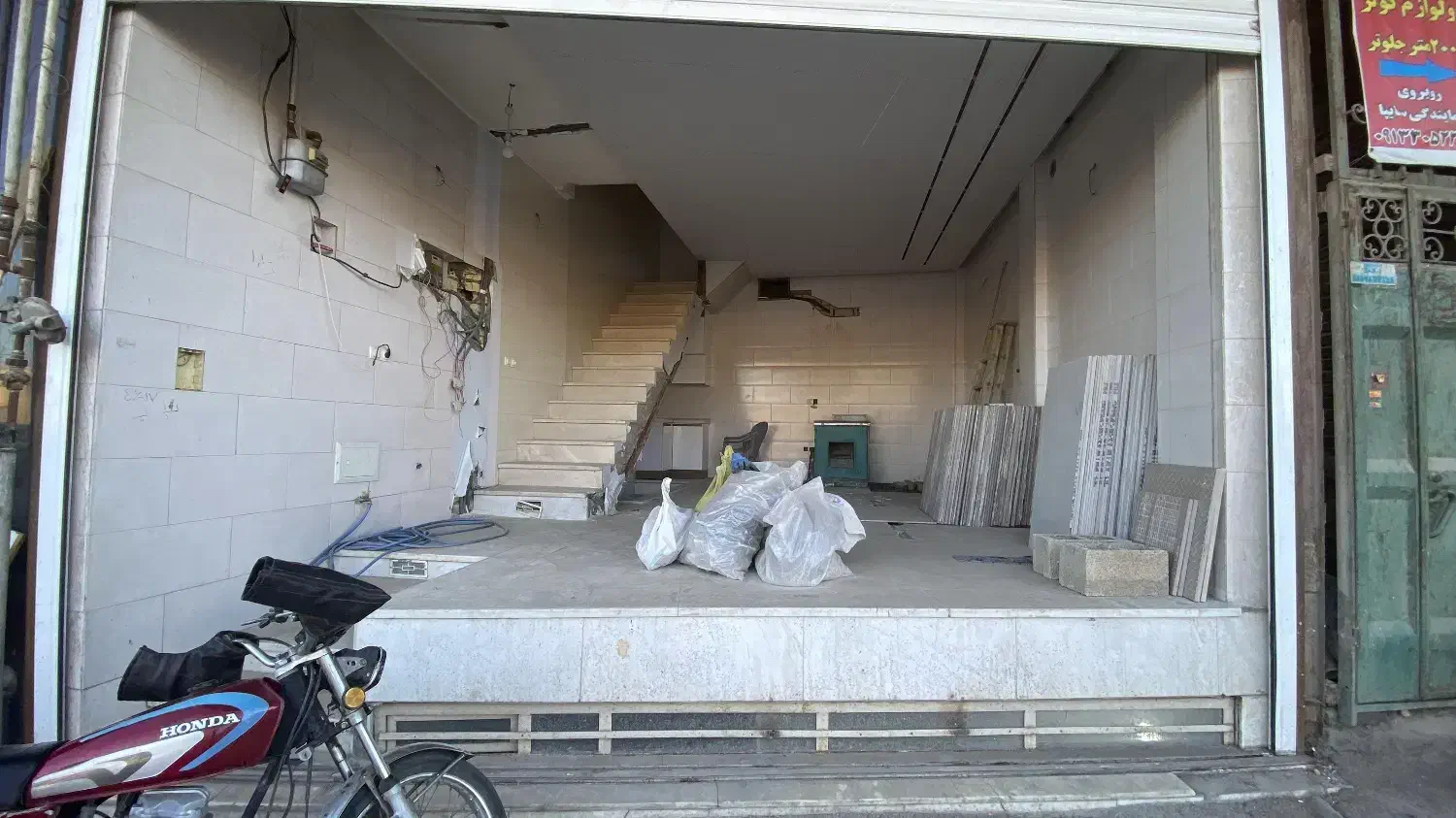تجاری 100 متر 3 طبقه خ جی شرقی|اجارهٔ مغازه و غرفه|اصفهان, محله سفلی|دیوار