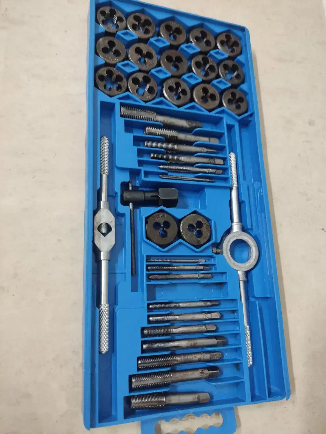 قلاویز در حد نو|ابزارآلات|کلاله, |دیوار