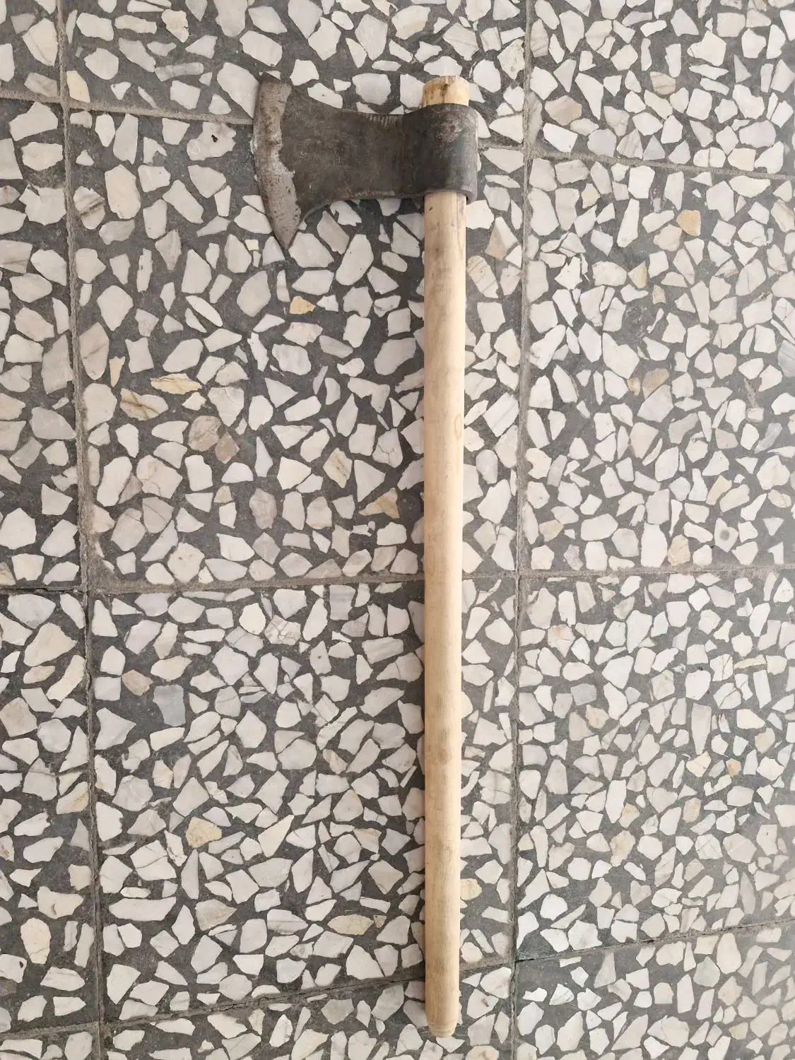 تبر|ابزارآلات|اصفهان, ارغوانیه|دیوار