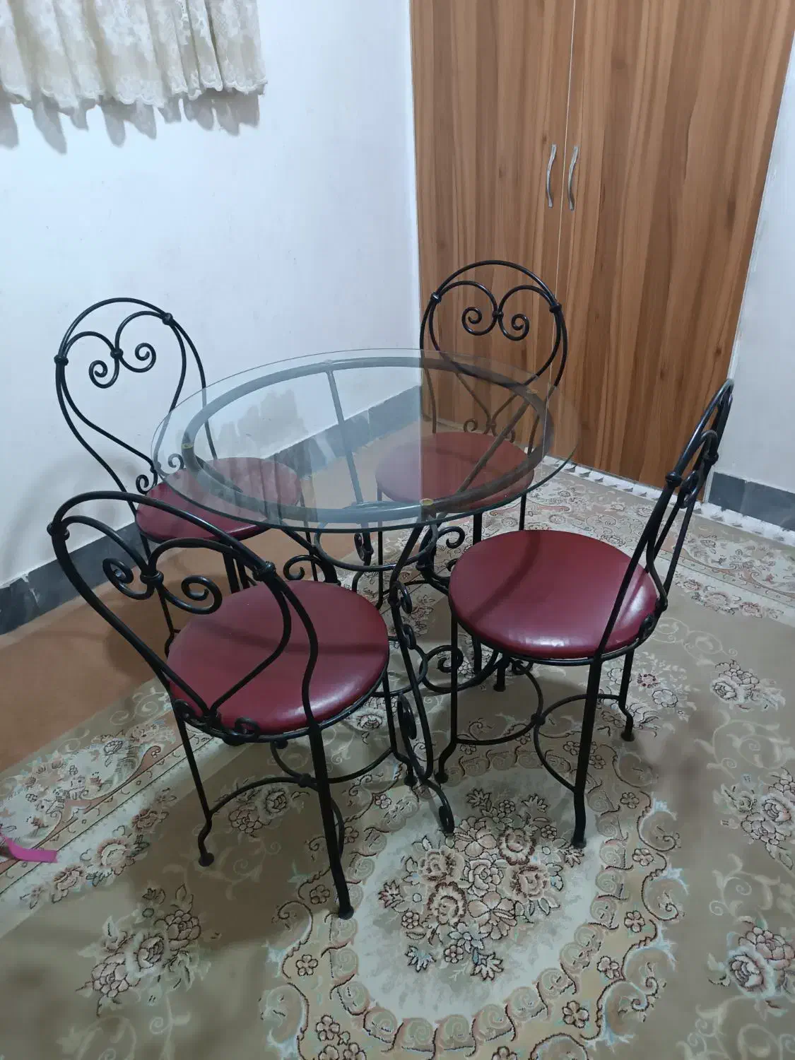 میز نهار خوری چهار نفره فر فرژه با فلزی محکم|میز و صندلی غذاخوری|شیراز, شهرک مهدی‌آباد|دیوار