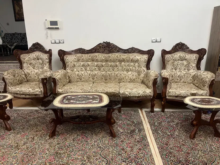 مبل سلطنتی ۹ نفره و ۳ میز جلو مبلی|مبلمان خانگی و میز عسلی|رفسنجان, |دیوار