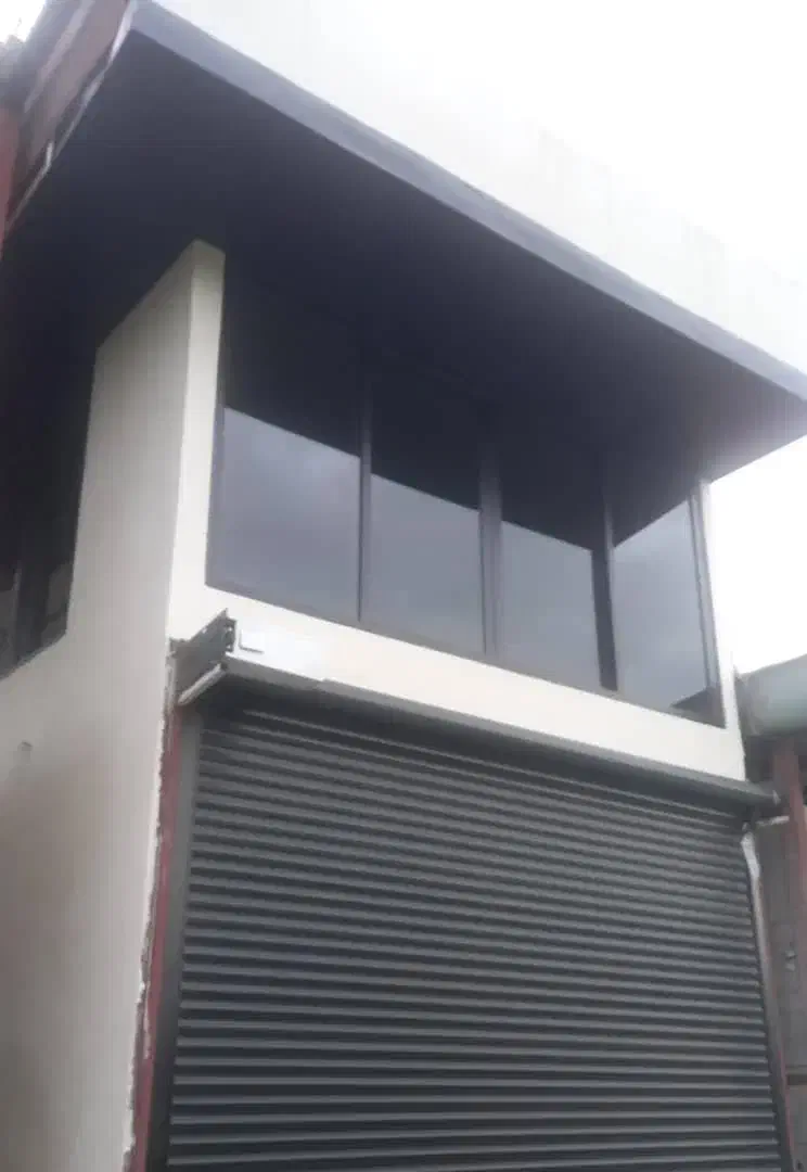 درب و پنجره های یو پی وی سی و شیشه سکوریت یاقوتی|مصالح و تجهیزات ساختمان|چالوس, |دیوار