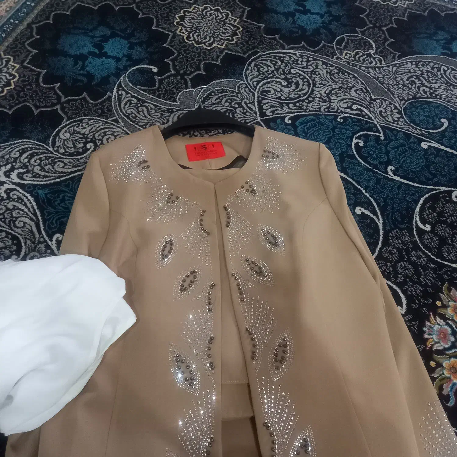 کت دامن|لباس|قم, نوبهار|دیوار