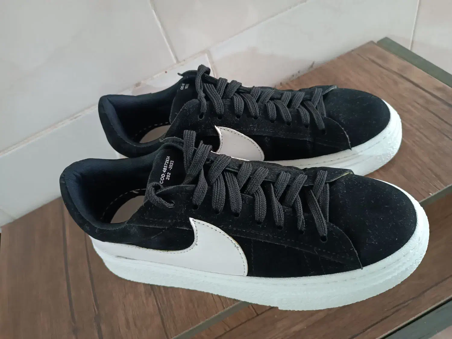 کفش|کیف، کفش، کمربند|نیشابور, مازول|دیوار