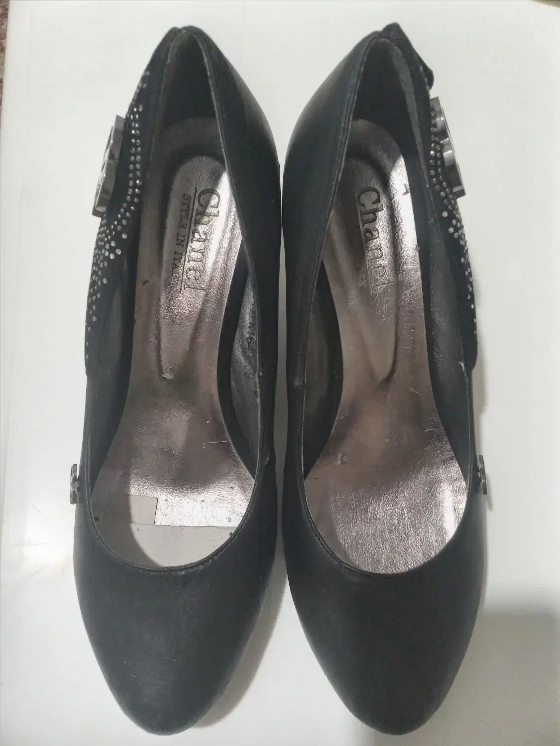 کفش مجلسی|کیف، کفش، کمربند|رشت, پیرسرا|دیوار