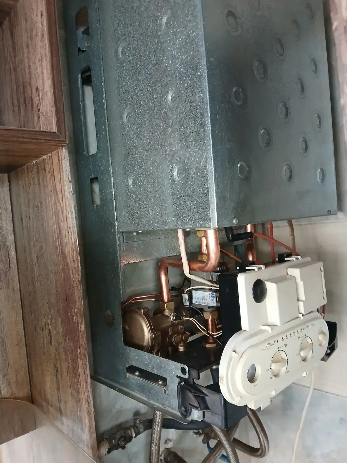 سرویس و تعمیر پکیج و آبگرمکن دیواری|خدمات پیشه و مهارت|اصفهان, پروین|دیوار