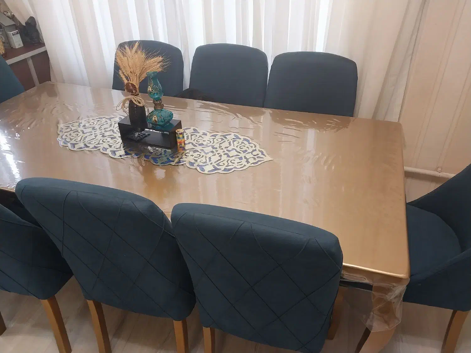 میز وصندلی غذاخوری خوری ۸ نفره و۳ عدد فرش|میز و صندلی غذاخوری|صومعهسرا, |دیوار