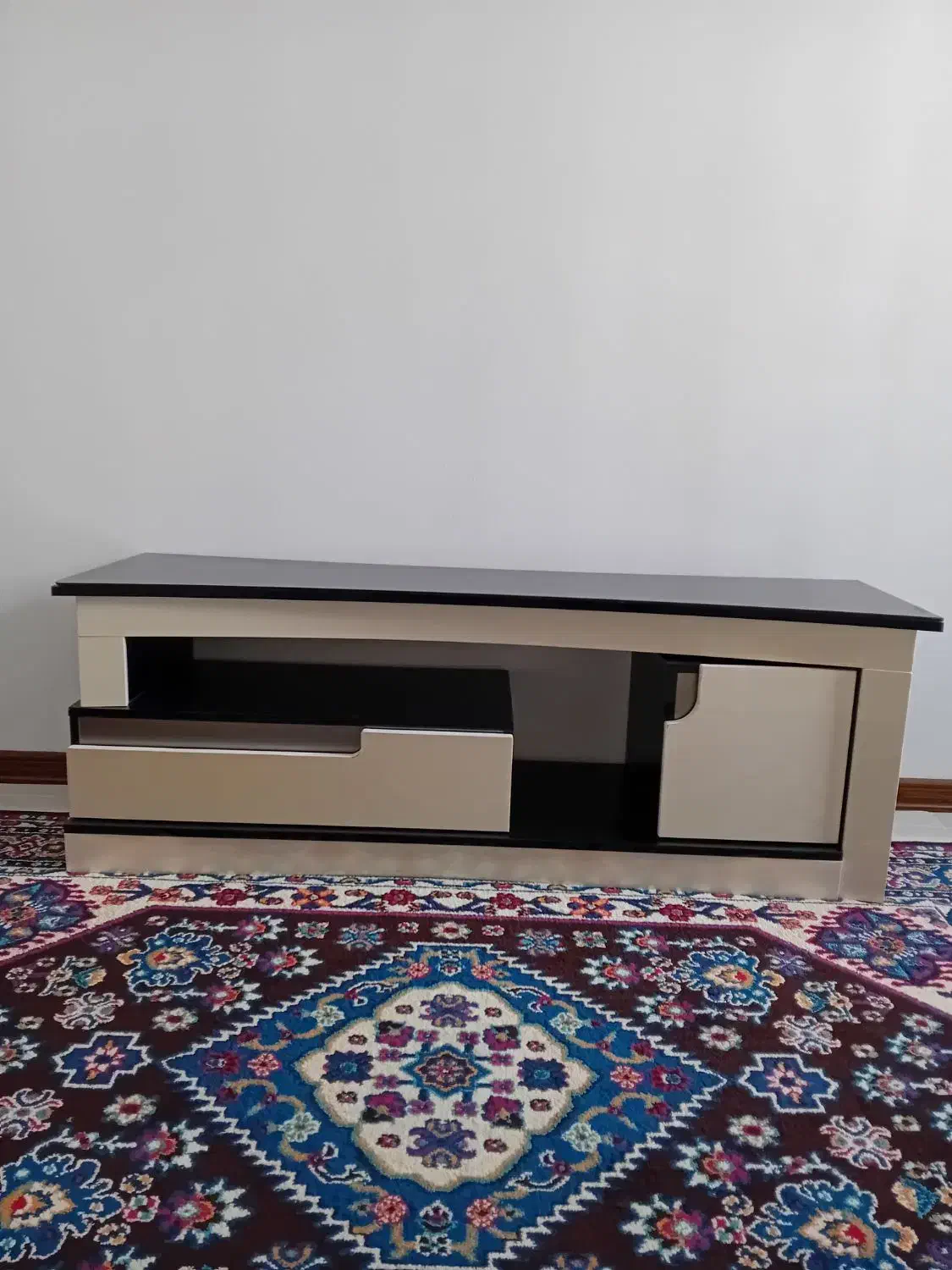 میز تی وی در حد نو|میز تلویزیون|شاهین‌شهر, شهرک پردیس|دیوار