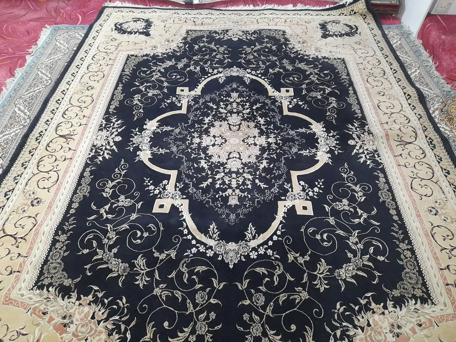 فرش ۹ متری نگین درخشان نو|فرش|قدس, شهر‌قدس|دیوار