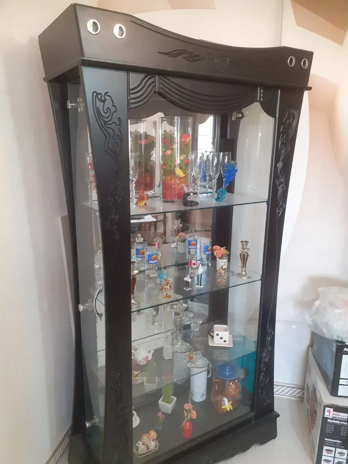 ویترین چوبی قهوه ای سوخته|بوفه، ویترین، کنسول|پردیس, فاز ۳|دیوار