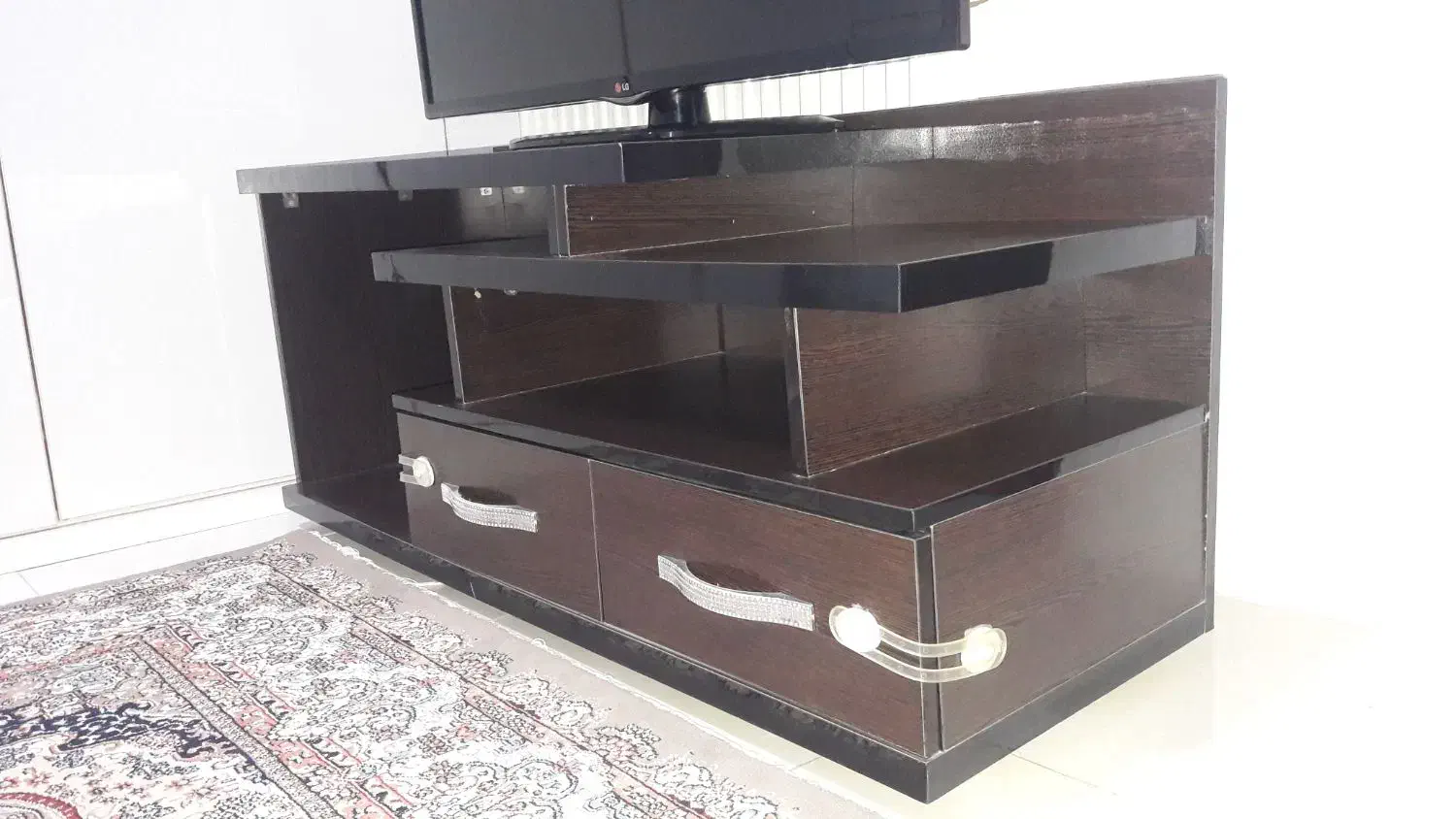 زیر تلوزیون در حد نو|میز تلویزیون|رباطکریم, نصیرشهر|دیوار