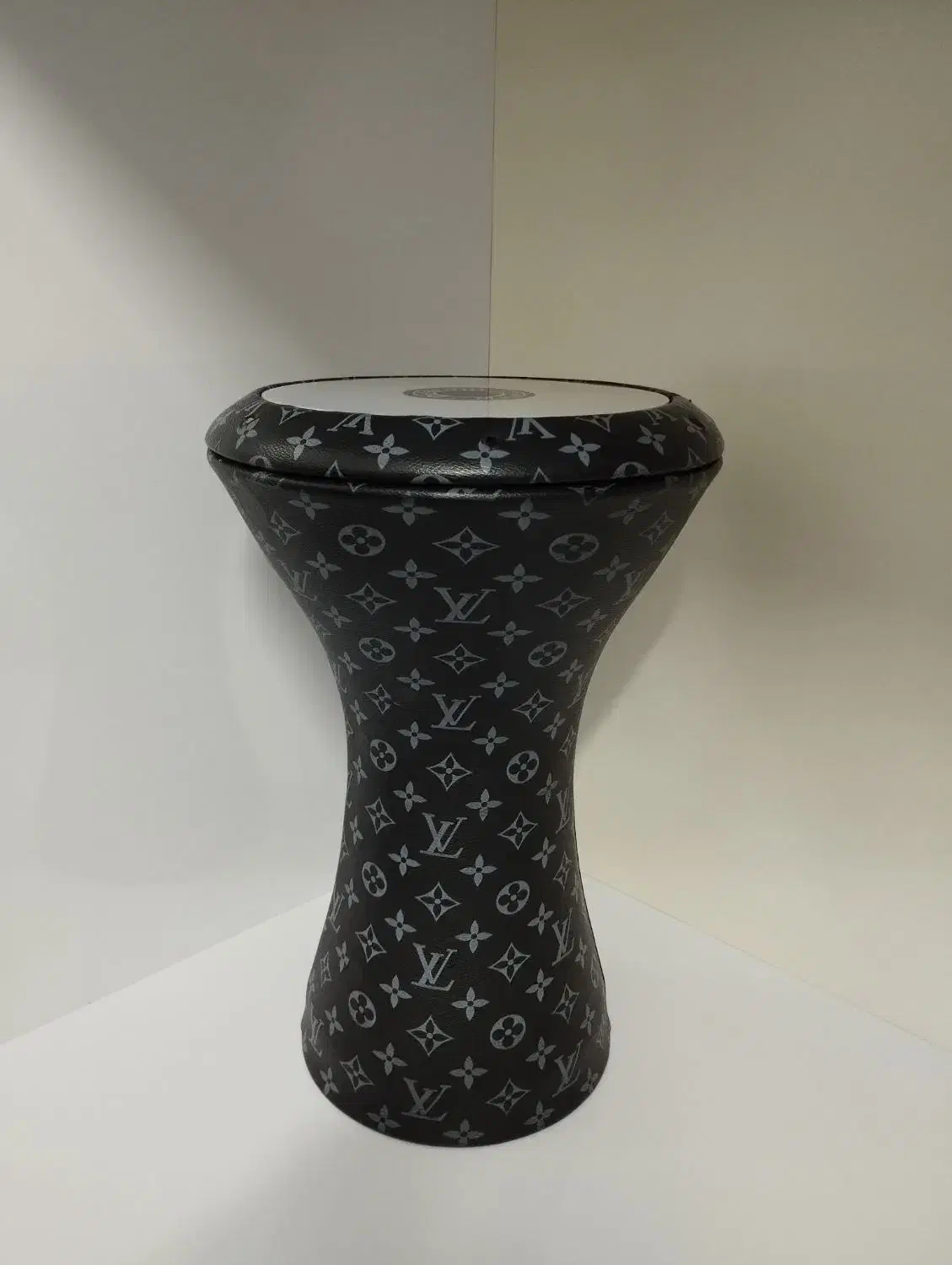 داربوکا|درام و پرکاشن|تربت‌حیدریه, آغوی|دیوار