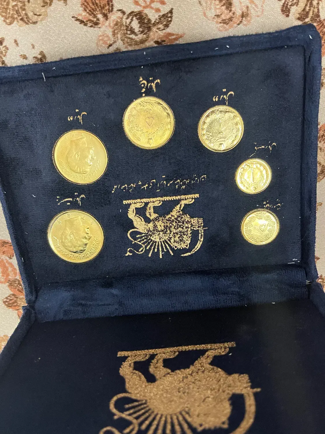 البوم سکه شاهی|کلکسیون سکه، تمبر، اسکناس|حمیدیا, |دیوار