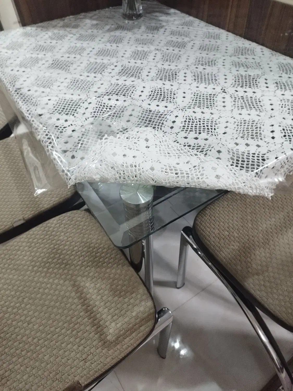 میز ناهارخوری ۴نفره .میز شیشه ای .صندلی فلزی|میز و صندلی غذاخوری|مشهد, شهرک رازی (شهرک غرب)|دیوار