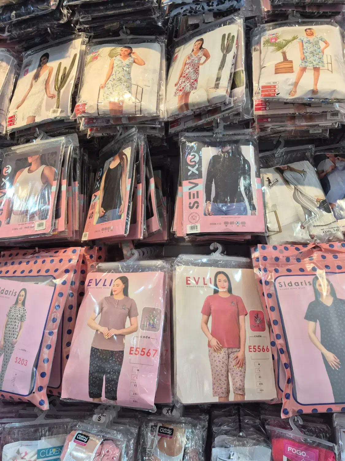 فروشنده بوتیک زنانه|استخدام بازاریابی و فروش|لاهیجان, قیام|دیوار