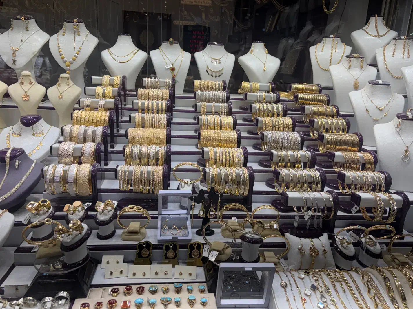 دکور و مانکن طلا فروشی|فروشگاه و مغازه|اراک, |دیوار