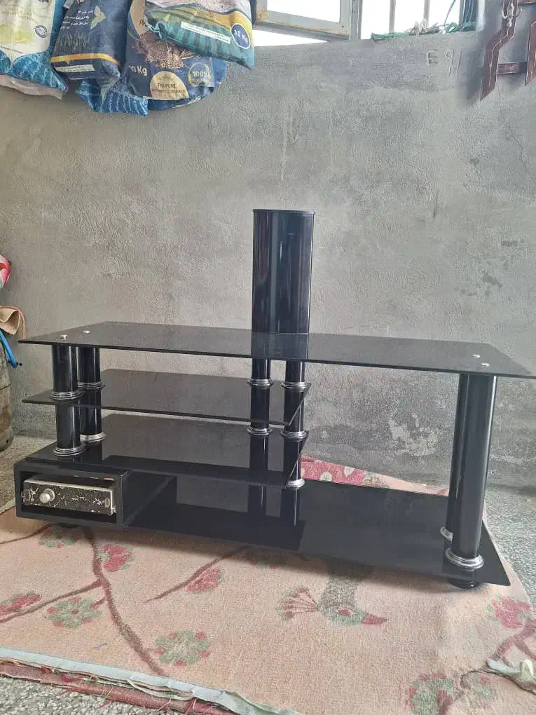 زیر تلویزیون کار کرده قیمت ۷۰۰۰۰۰تومان|میز تلویزیون|فیروزآباد (فارس), |دیوار