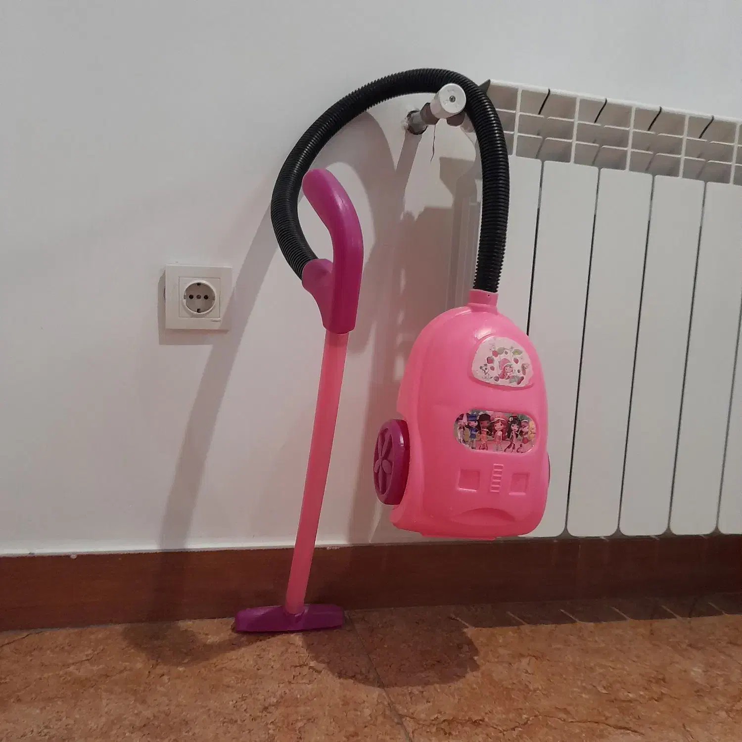 جارو برقی کودک باقیمت مناسب|اسباب‌‌بازی|ساری, |دیوار